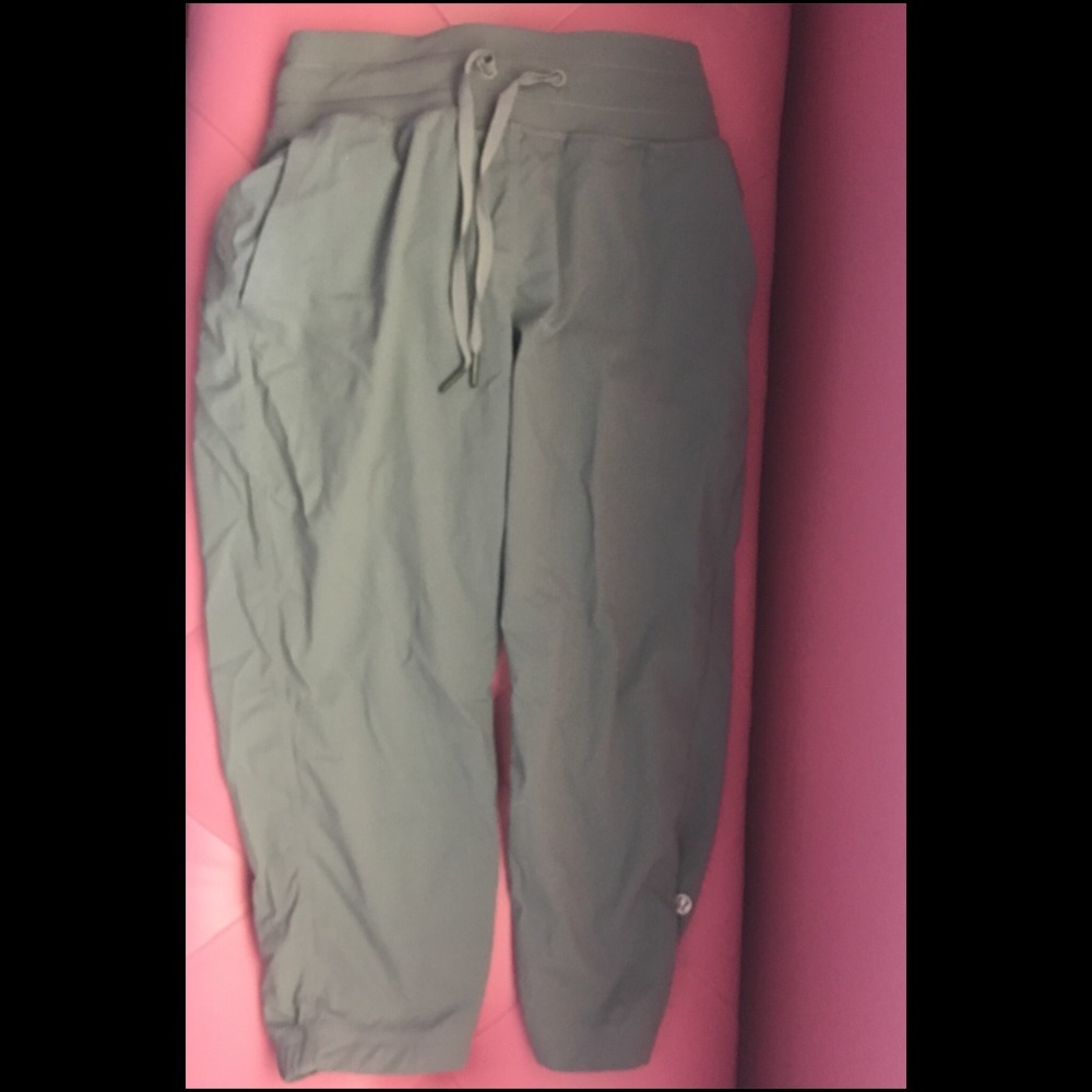 Lululemon cropped nylon pants!!